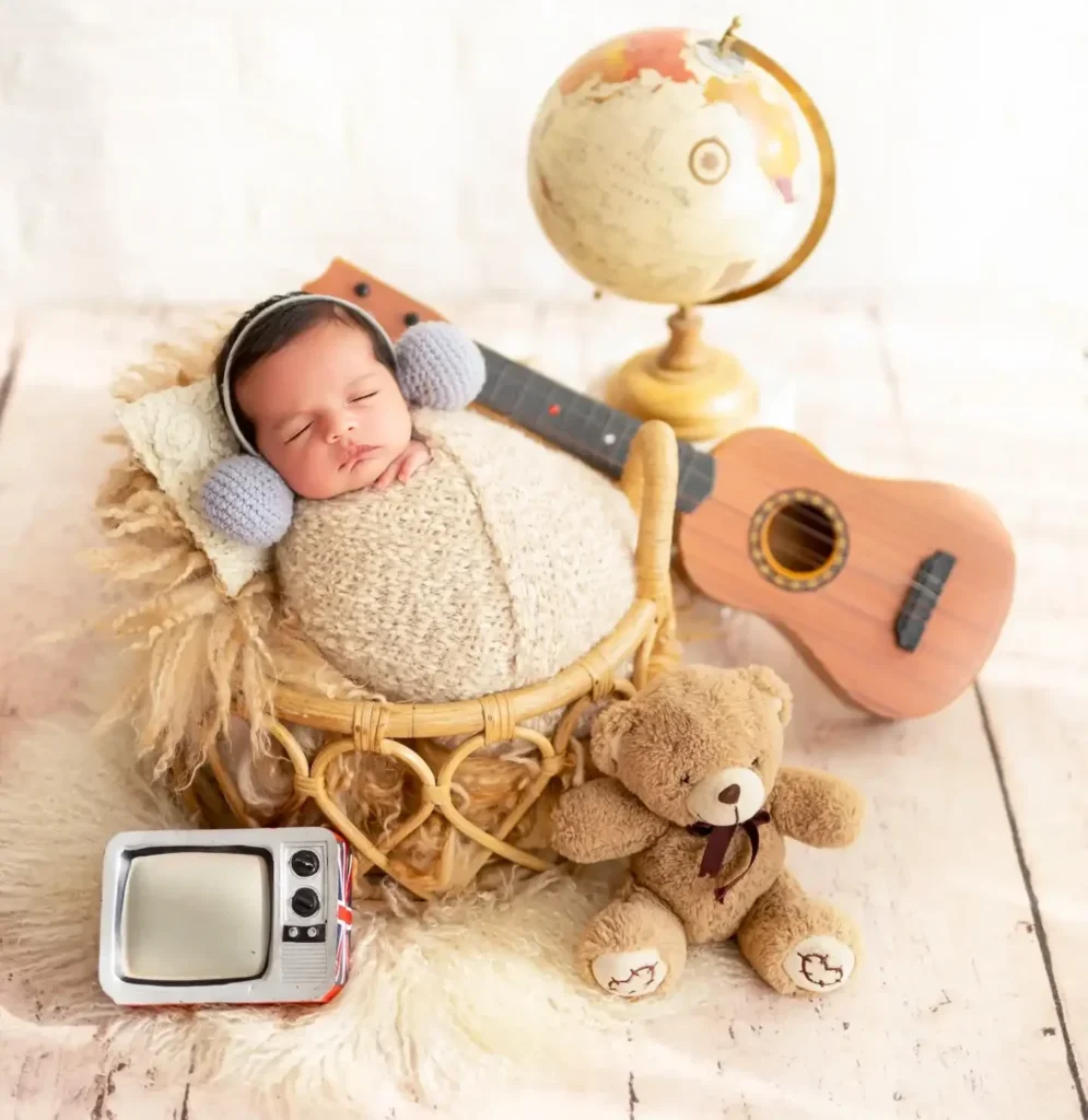 A Hello World Theme With a Ukulele, Globe, and Teddy